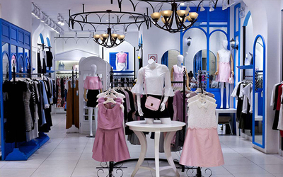 疊裝與掛裝，“色誘”陳列提升快時(shí)尚服裝店?duì)I銷效果